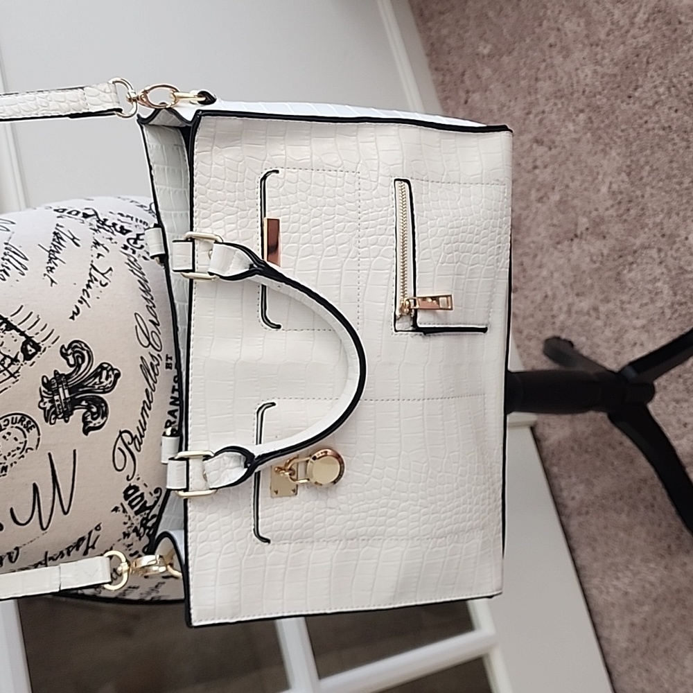 Purse - Picture 2 of 3